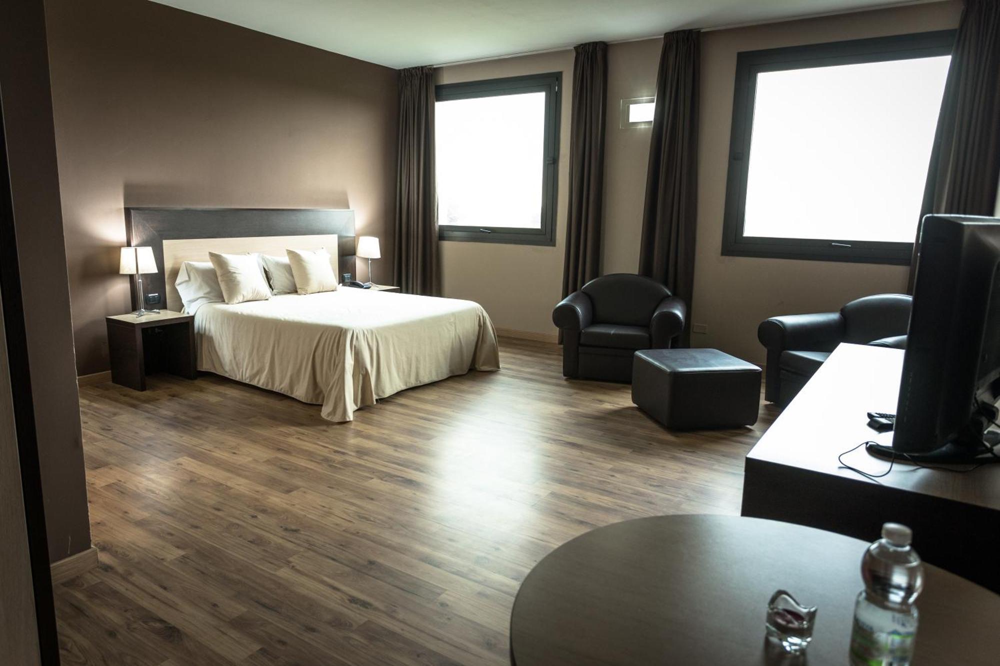 Hotel Don Camillo Брешело Екстериор снимка