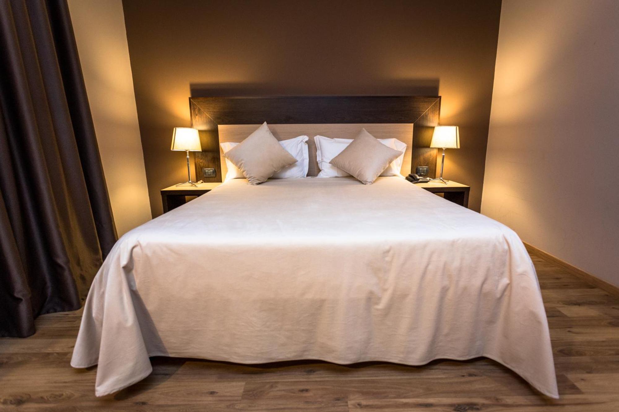 Hotel Don Camillo Брешело Екстериор снимка