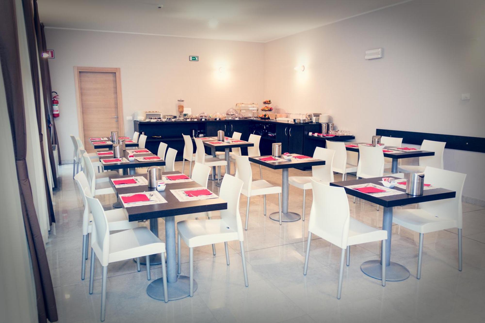Hotel Don Camillo Брешело Екстериор снимка