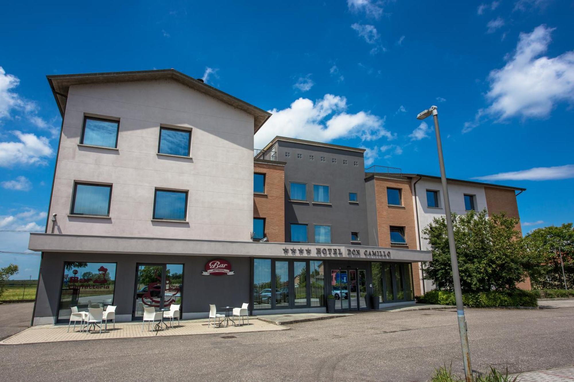 Hotel Don Camillo Брешело Екстериор снимка
