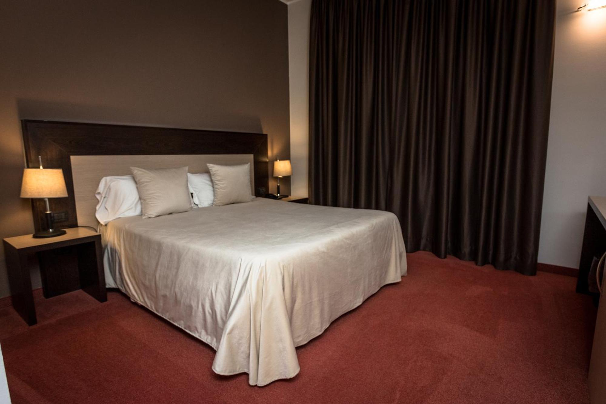 Hotel Don Camillo Брешело Екстериор снимка