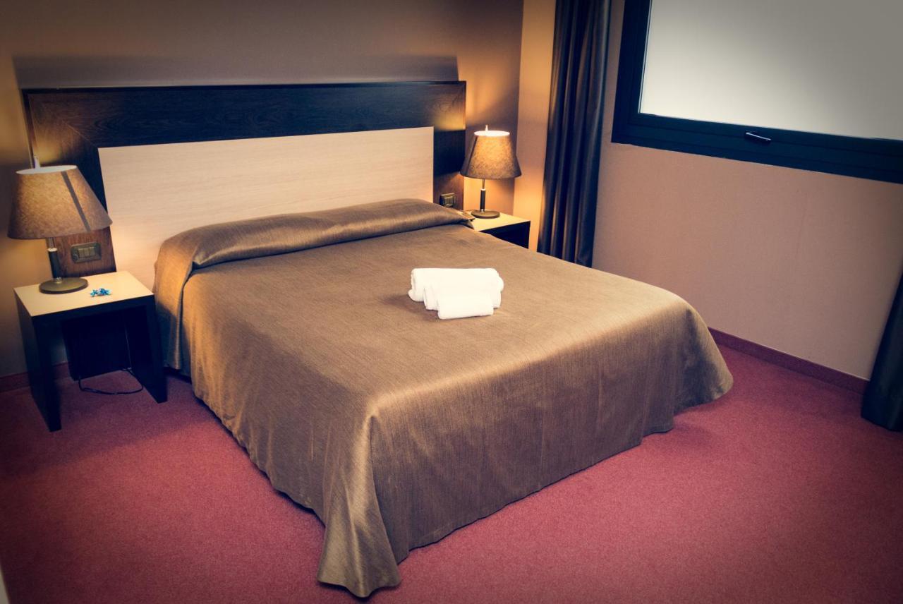 Hotel Don Camillo Брешело Екстериор снимка