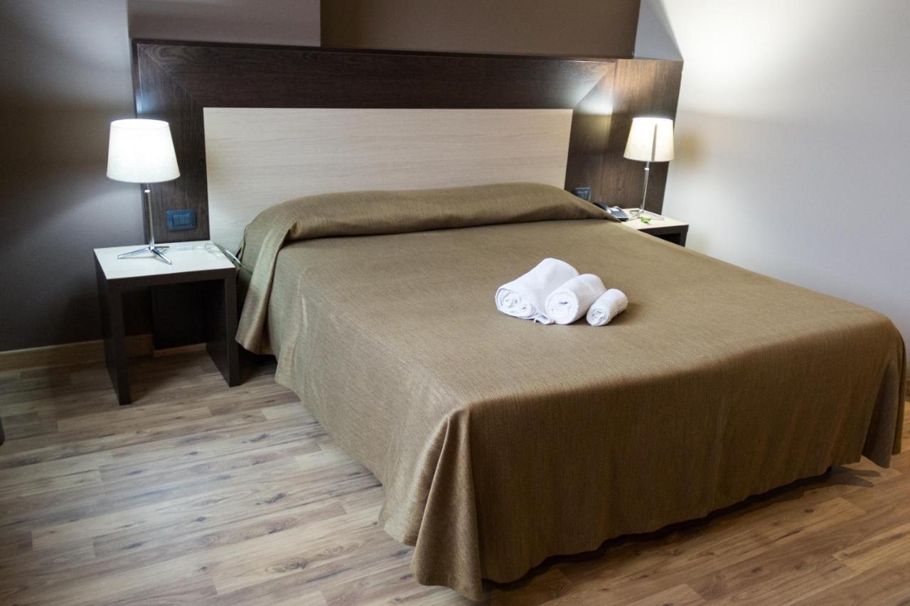 Hotel Don Camillo Брешело Екстериор снимка