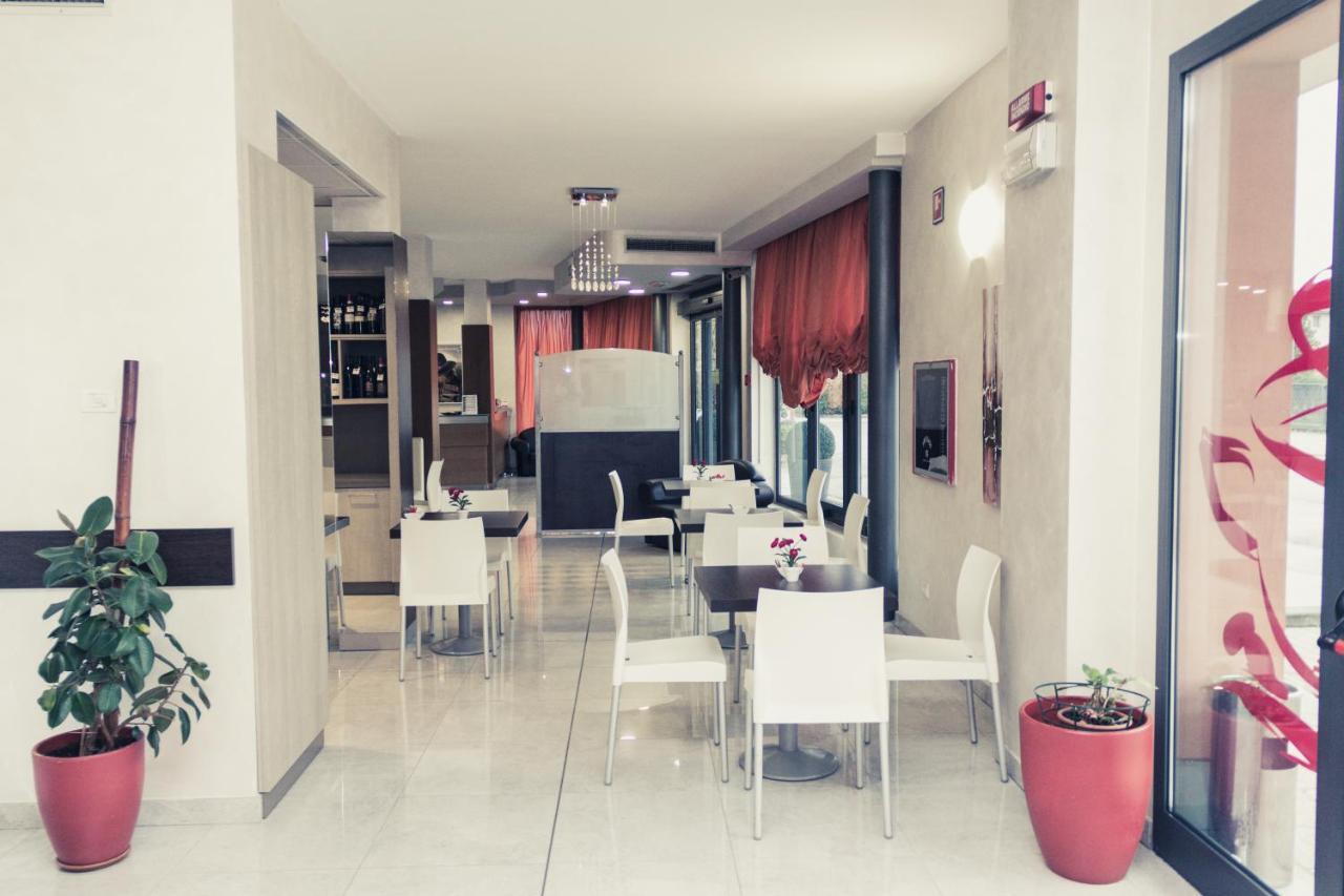 Hotel Don Camillo Брешело Екстериор снимка