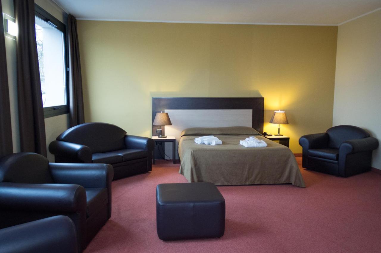 Hotel Don Camillo Брешело Екстериор снимка