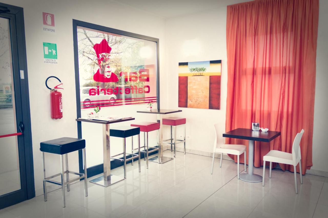 Hotel Don Camillo Брешело Екстериор снимка
